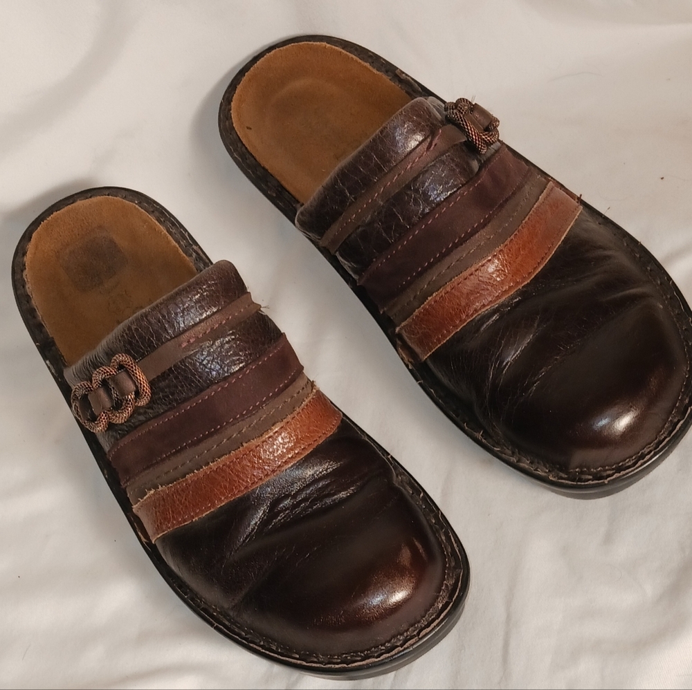 Naot Slide Clogs Mules with Copperlike Mesh Rings